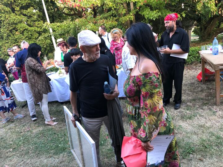 Participanți la eveniment în spațiul verde al Grădinii Botanice