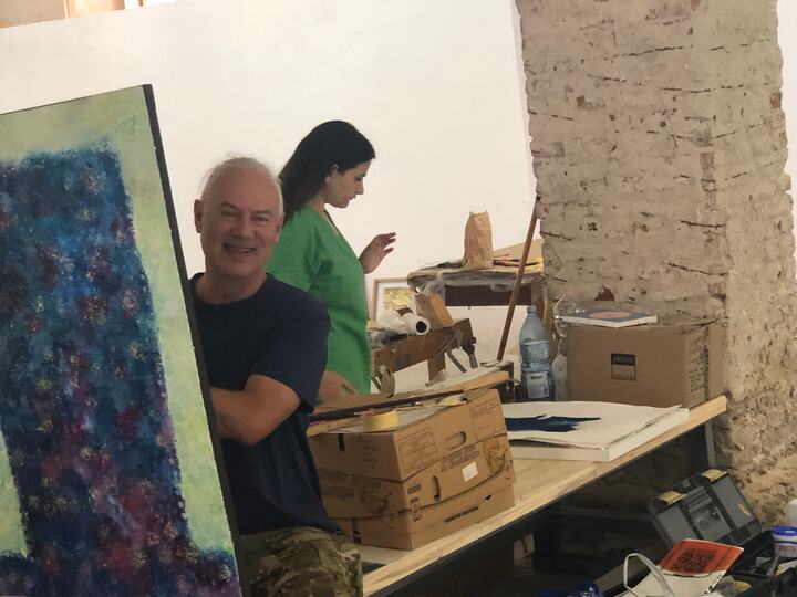 Lucrări și materiale în timpul pregătirii spațiului expozițional